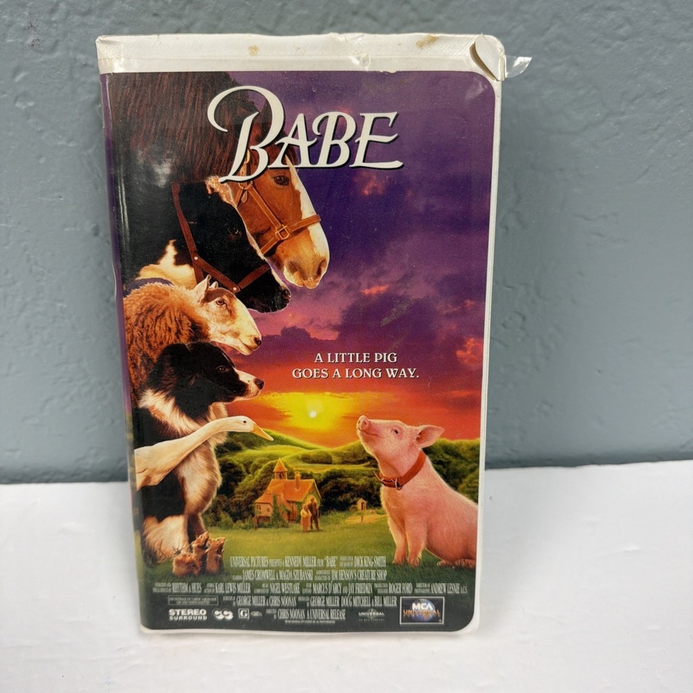 Babe VHS Movie A Little Pig Goes A Long Way Universal Pictures 1996‎